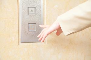 作業効率アップと安全性向上を実現！電動リフト導入の成功事例と選び方ガイド